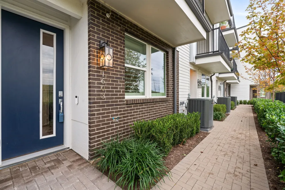 381 E Greenbriar Lane #1603 Dallas, TX 75203