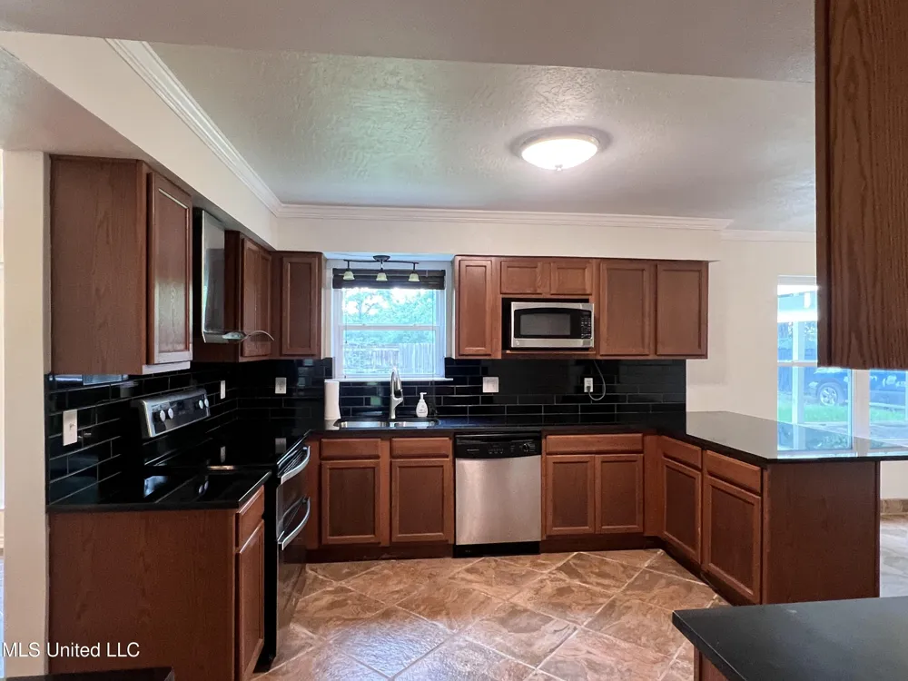 2418 Northridge Drive Gautier, MS 39553