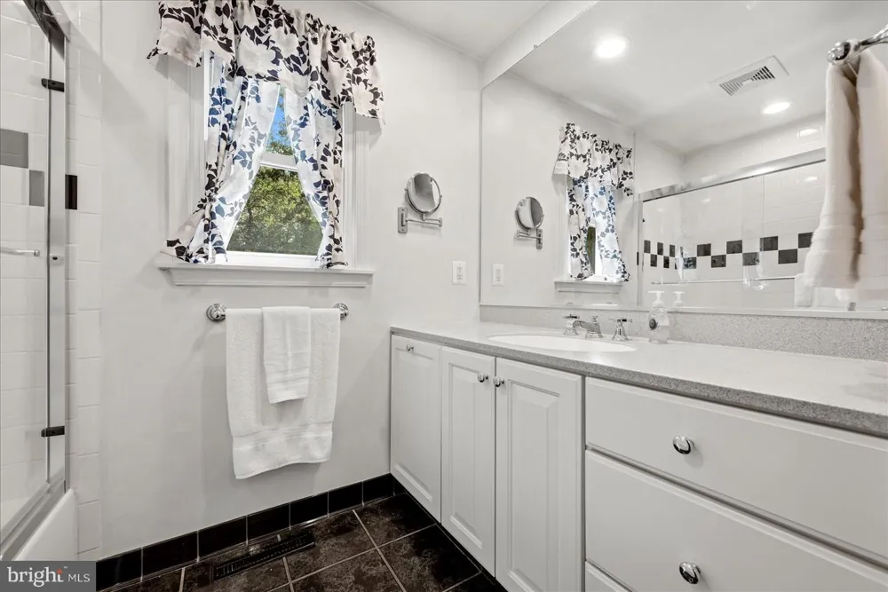 13328 JOHN MARSHALL HIGHWAY Linden, VA 22642