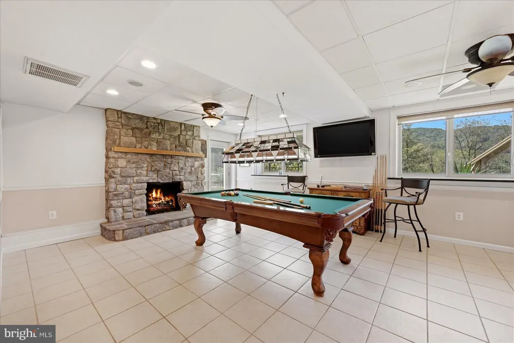 13328 JOHN MARSHALL HIGHWAY Linden, VA 22642