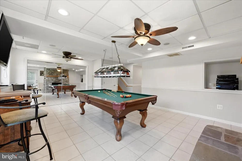 13328 JOHN MARSHALL HIGHWAY Linden, VA 22642