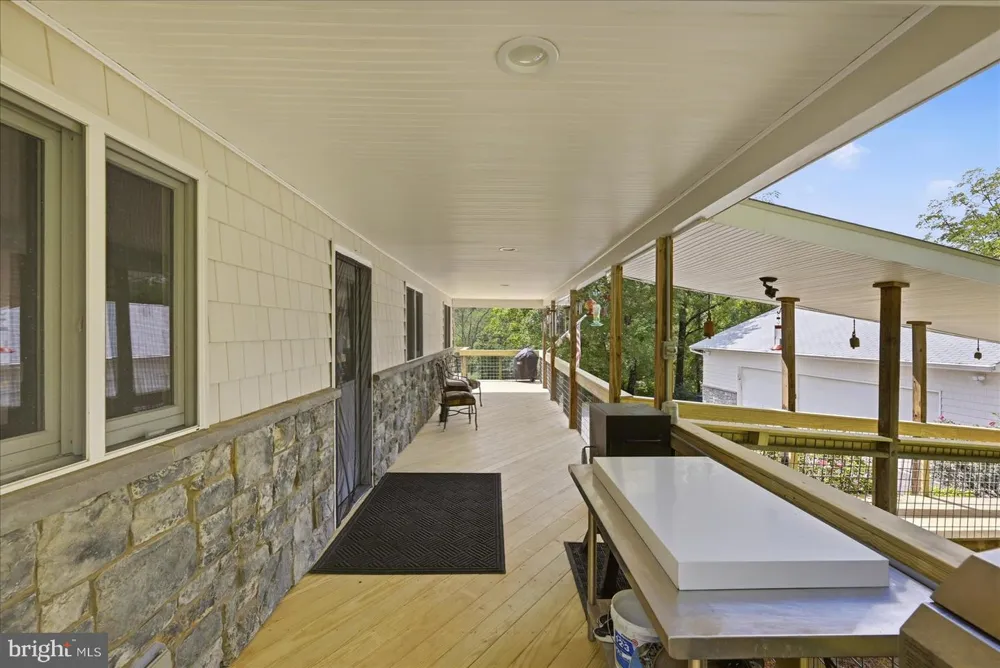 13328 JOHN MARSHALL HIGHWAY Linden, VA 22642