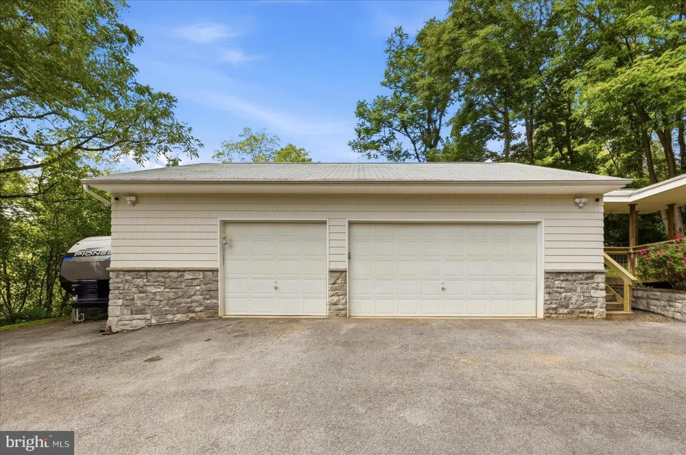 13328 JOHN MARSHALL HIGHWAY Linden, VA 22642