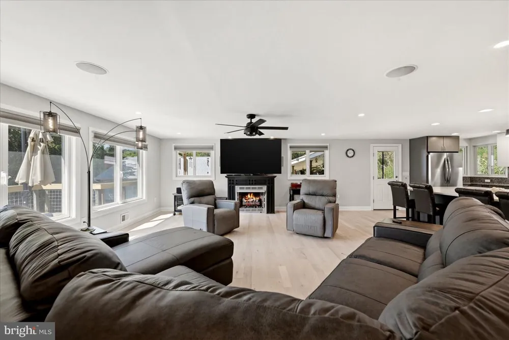 13328 JOHN MARSHALL HIGHWAY Linden, VA 22642