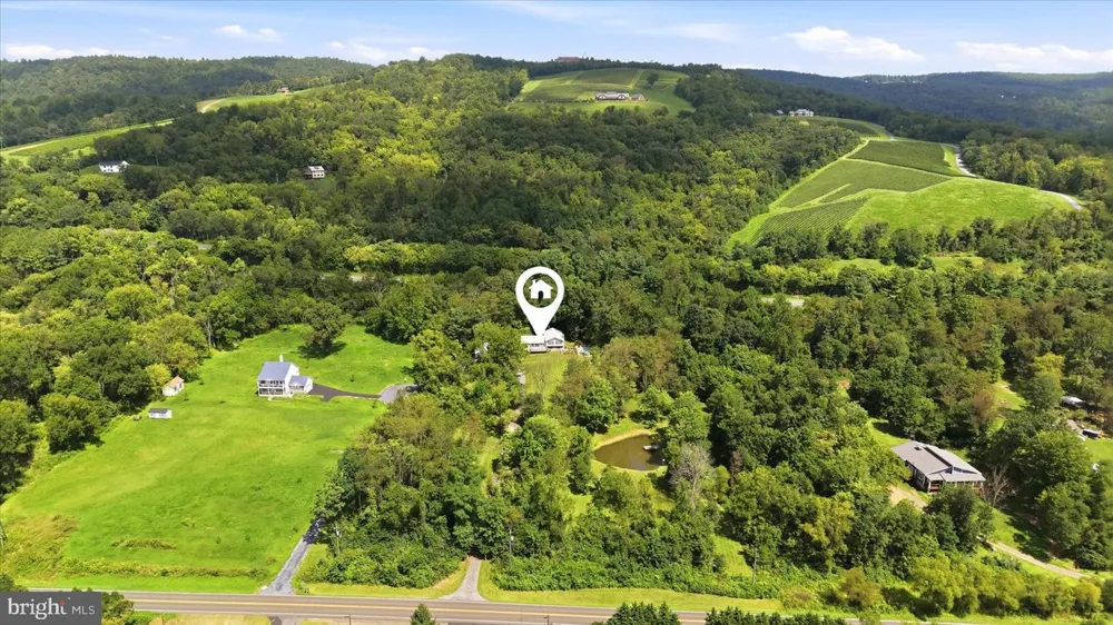 13328 JOHN MARSHALL HIGHWAY Linden, VA 22642