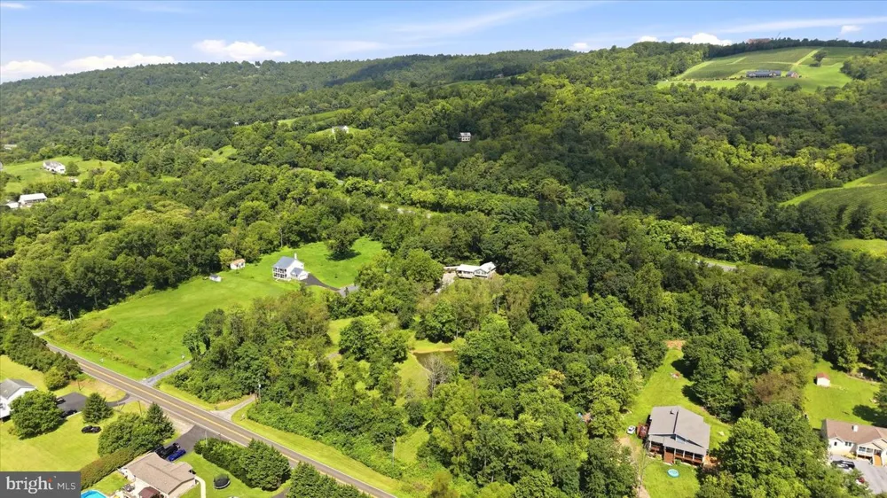 13328 JOHN MARSHALL HIGHWAY Linden, VA 22642