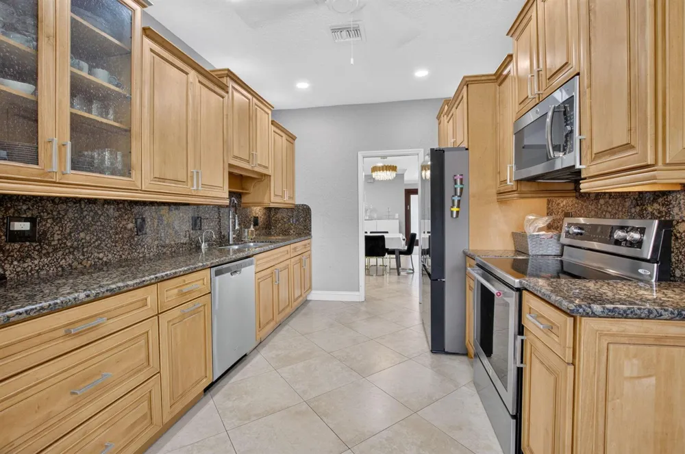 7658 SOLIMAR CIRCLE Boca Raton, FL 33433