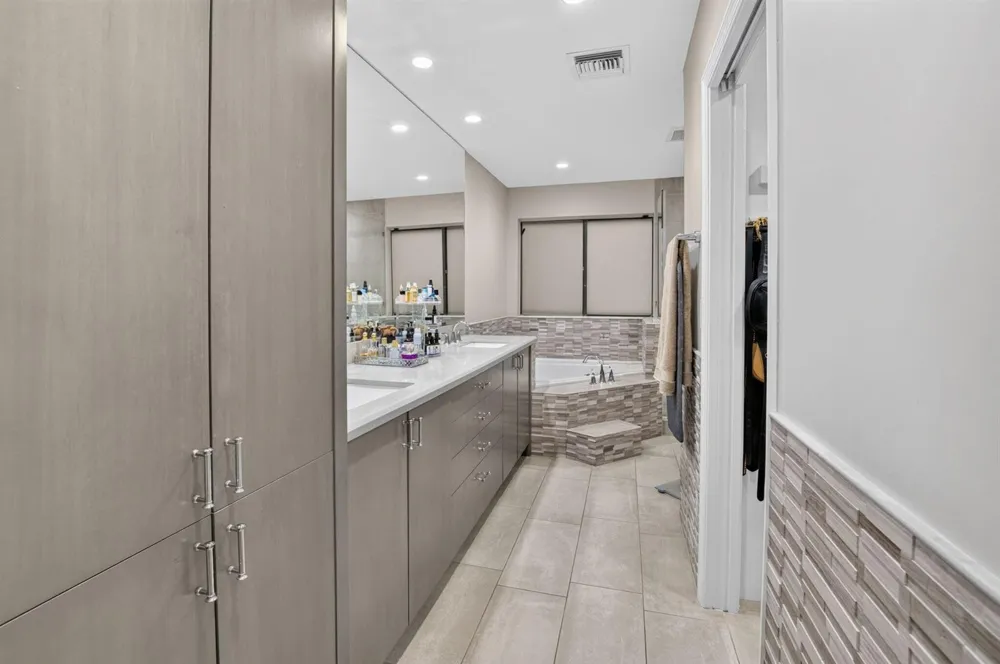 7658 SOLIMAR CIRCLE Boca Raton, FL 33433