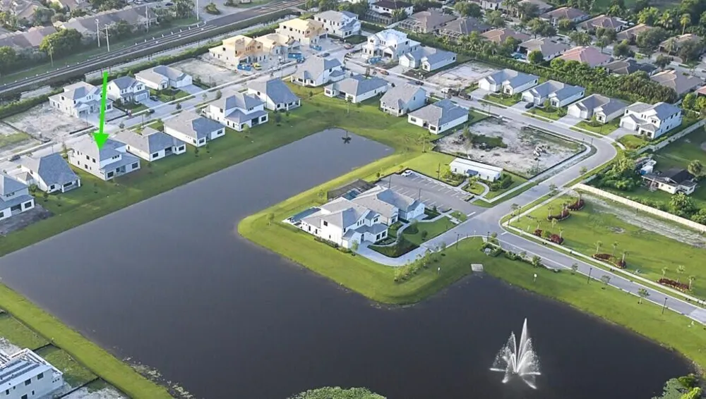 4951 Naugle Way #18 Livingston Davie, FL 33328