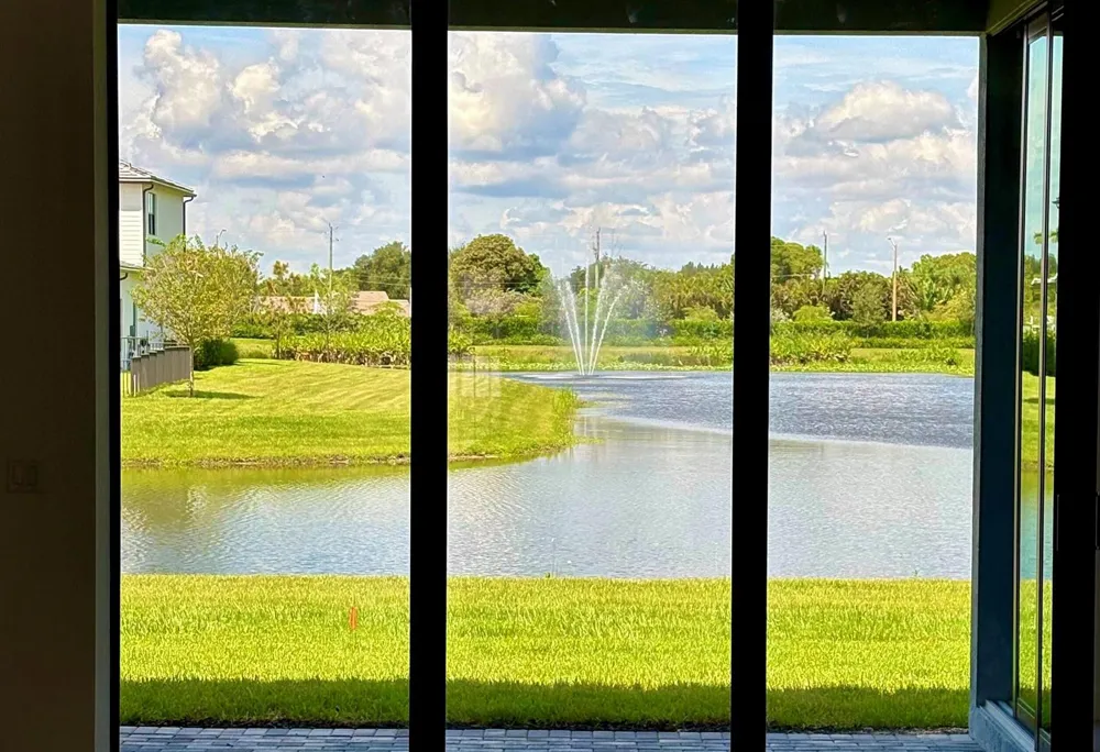 4951 Naugle Way #18 Livingston Davie, FL 33328