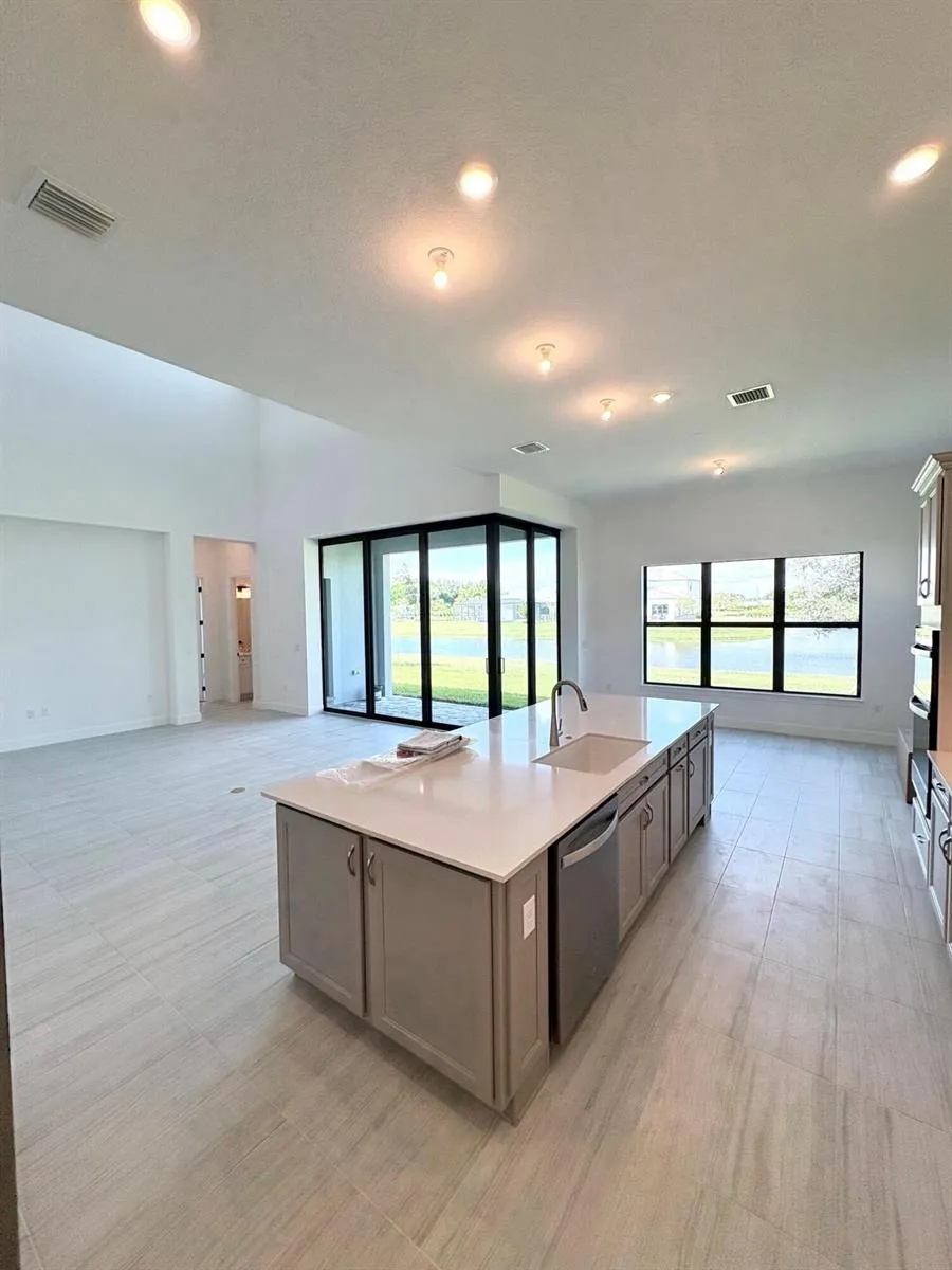 4951 Naugle Way #18 Livingston Davie, FL 33328