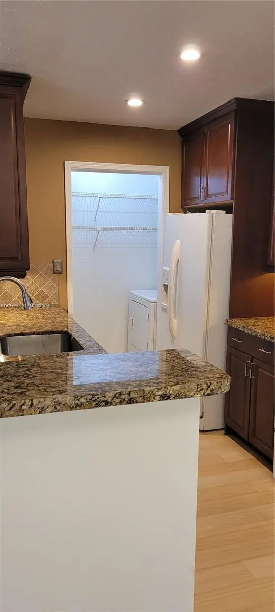 733 Riverside Dr #1220 Coral Springs, FL 33071