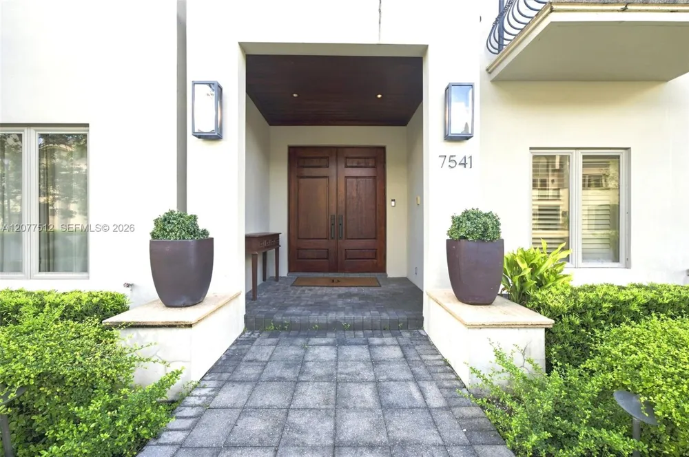 7541 SW 56th Ct #7541 Miami, FL 33143