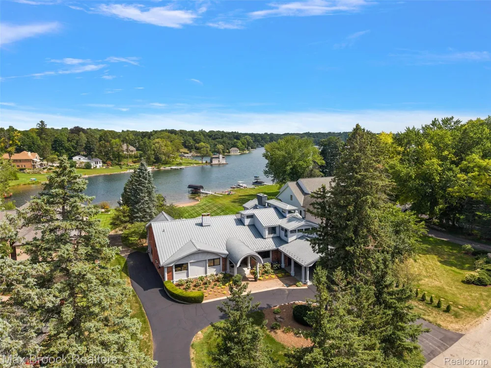 2440 Lake Angelus Lane Lake Angelus City, MI 48326
