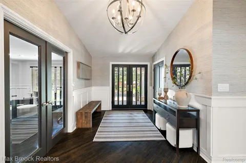 2440 Lake Angelus Lane