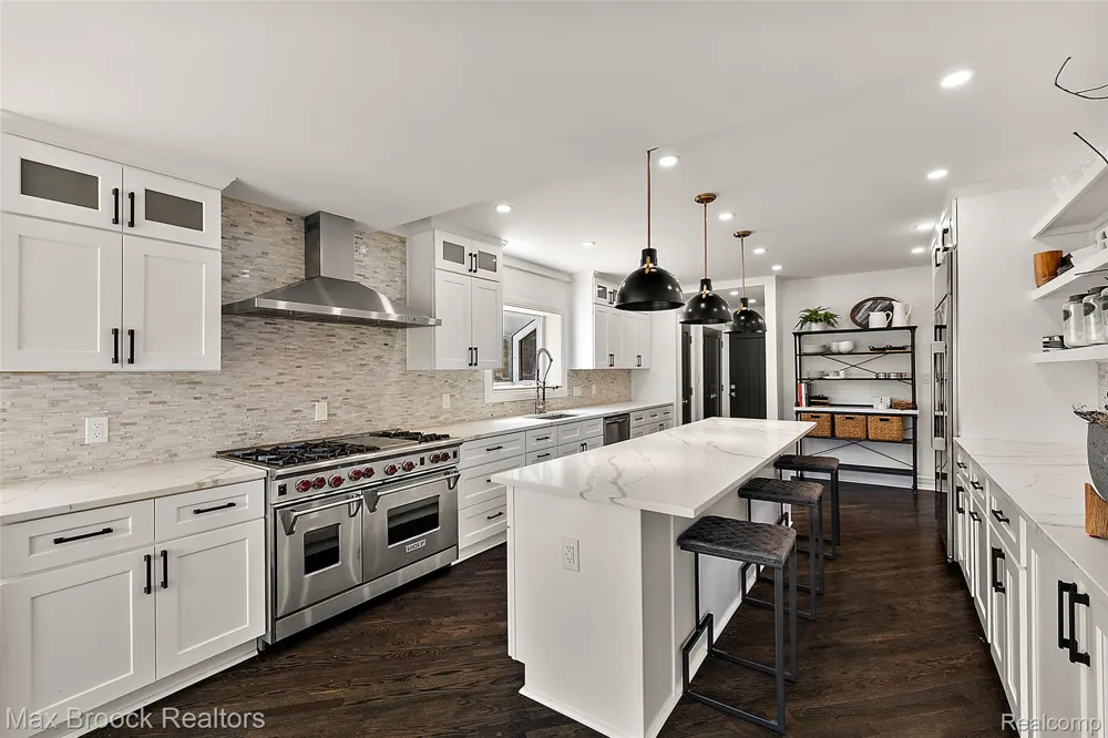 2440 Lake Angelus Lane Lake Angelus City, MI 48326