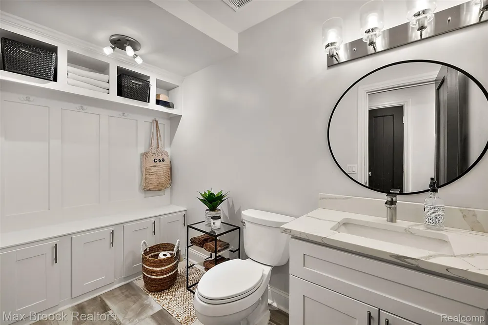 2440 Lake Angelus Lane Lake Angelus City, MI 48326