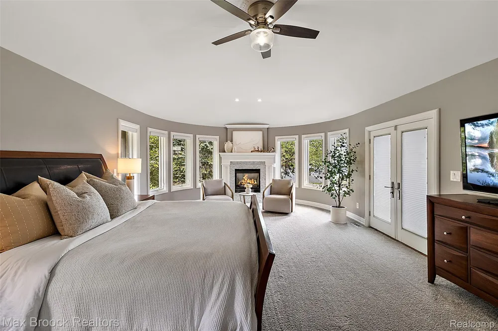 2440 Lake Angelus Lane Lake Angelus City, MI 48326