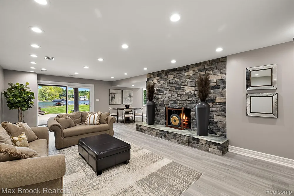 2440 Lake Angelus Lane Lake Angelus City, MI 48326
