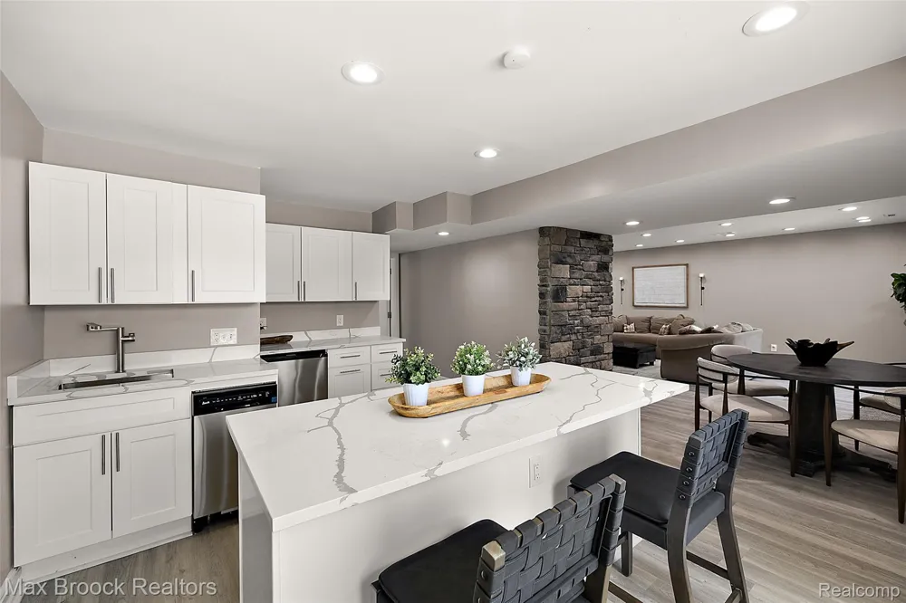 2440 Lake Angelus Lane Lake Angelus City, MI 48326