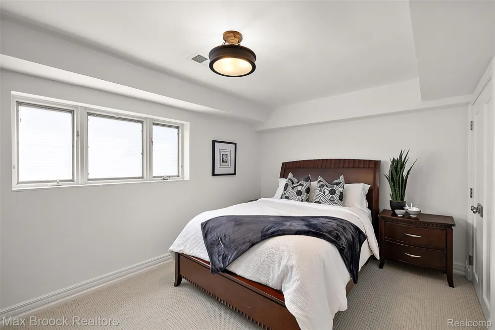 2440 Lake Angelus Lane Lake Angelus City, MI 48326