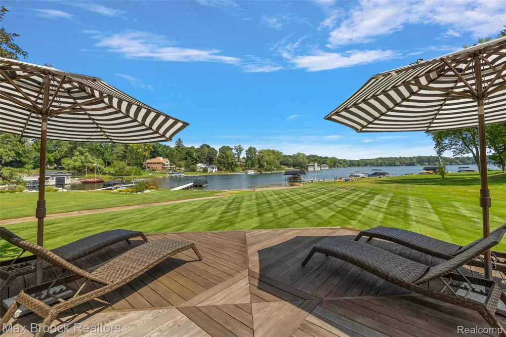 2440 Lake Angelus Lane Lake Angelus City, MI 48326