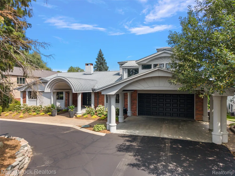 2440 Lake Angelus Lane Lake Angelus City, MI 48326