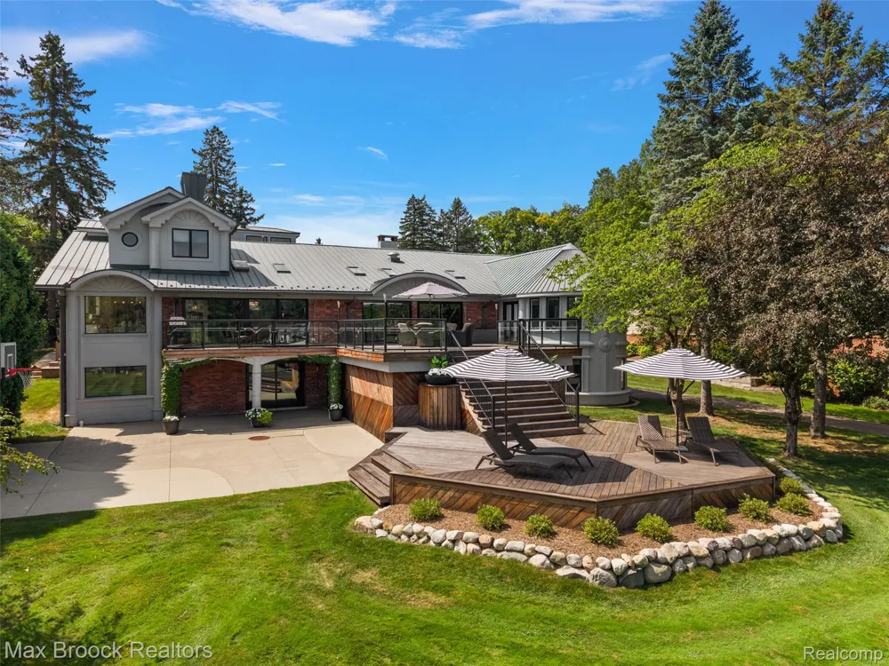 2440 Lake Angelus Lane Lake Angelus City, MI 48326