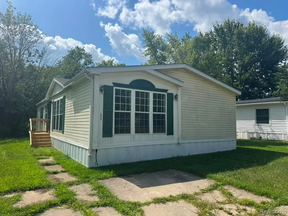 5044 S Naomi Kong Drive Flint City, MI 48506