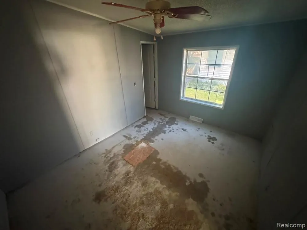 5044 S Naomi Kong Drive Flint City, MI 48506