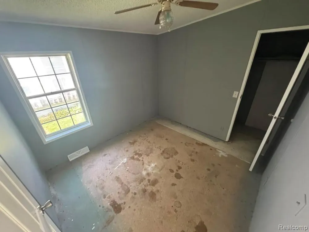 5044 S Naomi Kong Drive Flint City, MI 48506