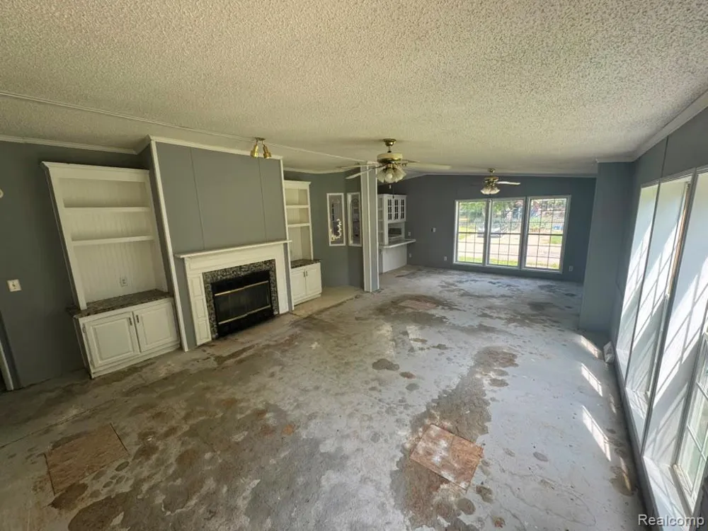 5044 S Naomi Kong Drive Flint City, MI 48506
