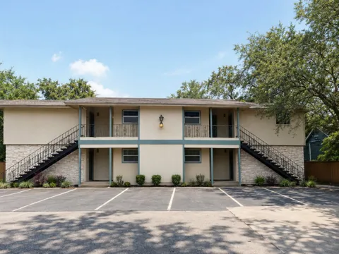 312 E 43 STREET #204