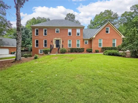 5616 Broxton Circle