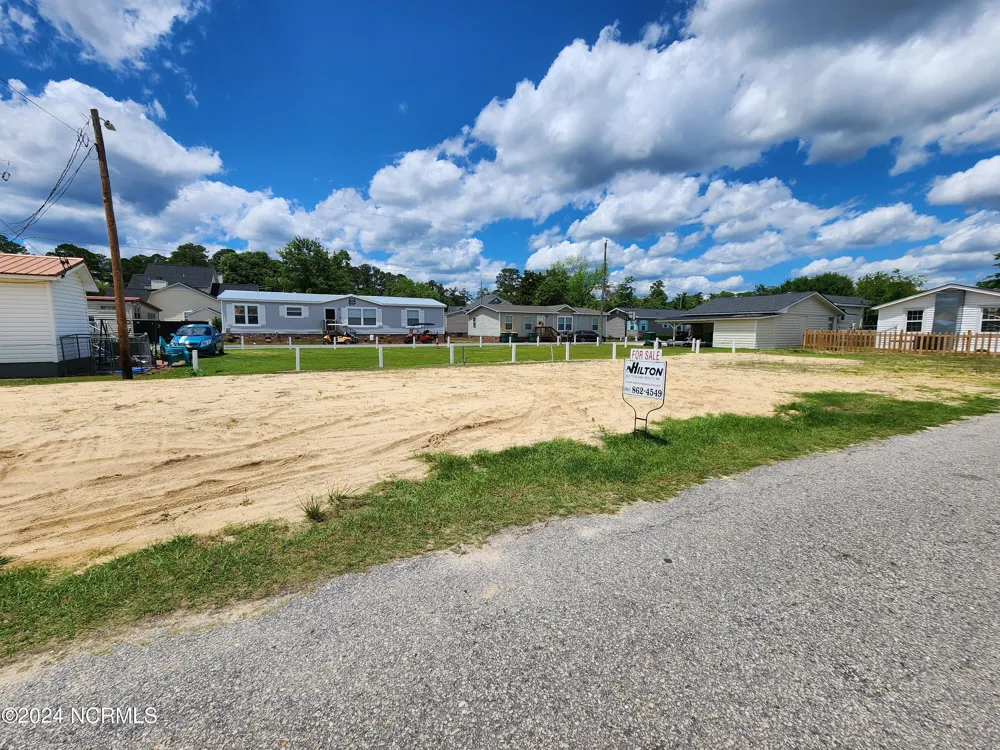 27 Moore Street Elizabethtown, NC 28337