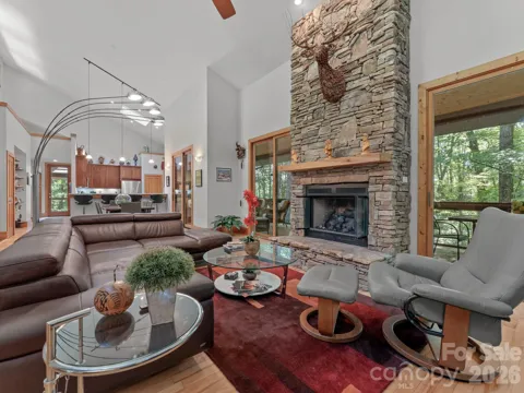 1370 Salola Lane