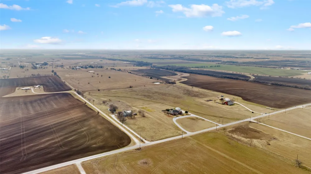 770 County Road 348 Valley View, TX 76272