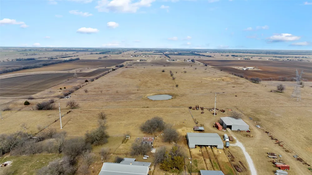 770 County Road 348 Valley View, TX 76272