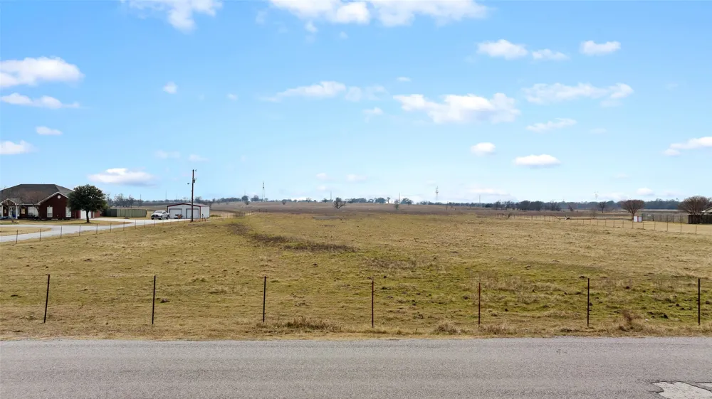 770 County Road 348 Valley View, TX 76272