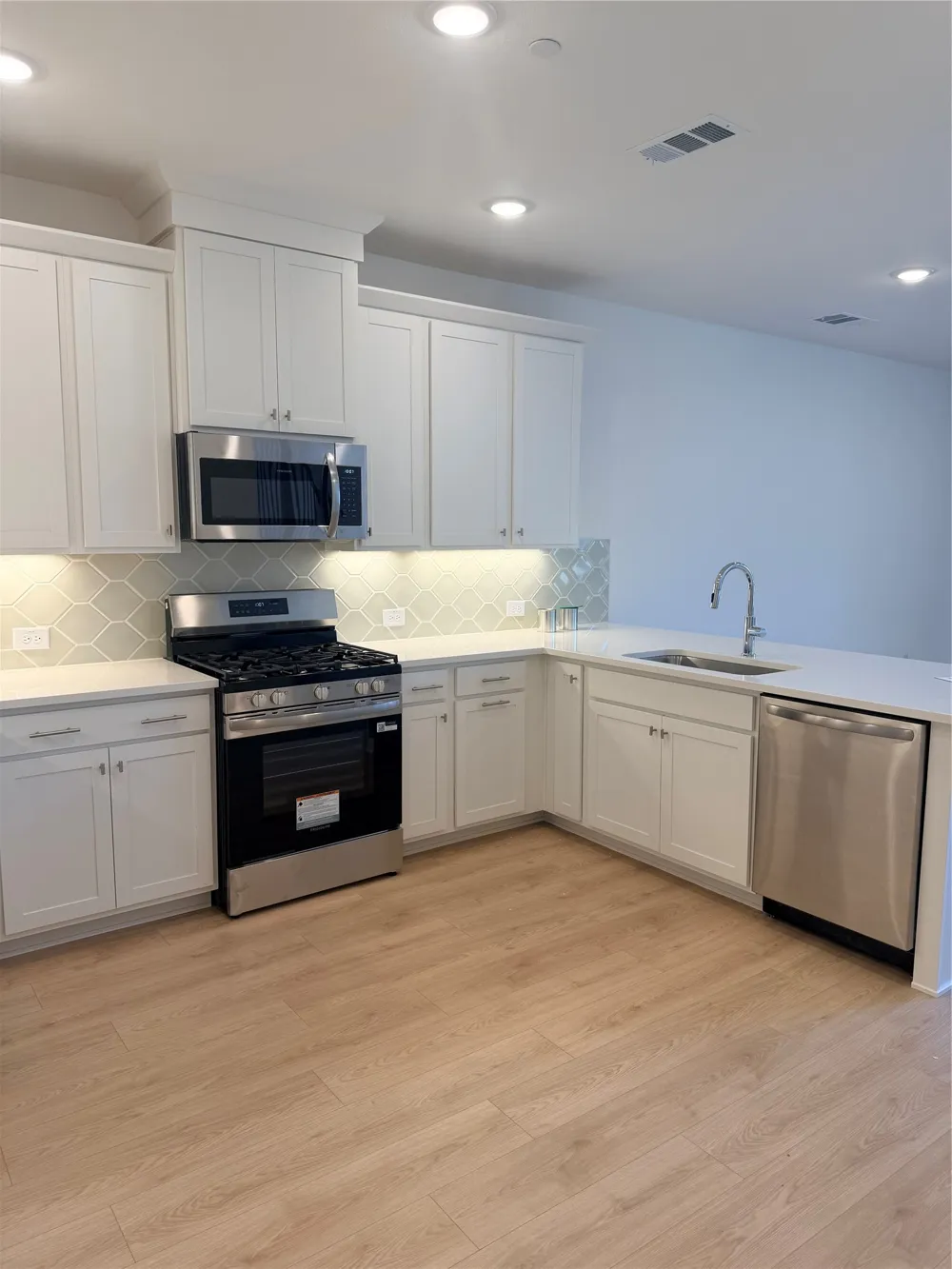 7328 Grant Avenue North Richland Hills, TX 76180