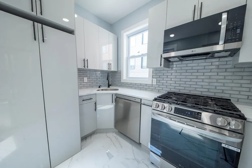 1409 MANHATTAN AVE Union City, NJ 07087
