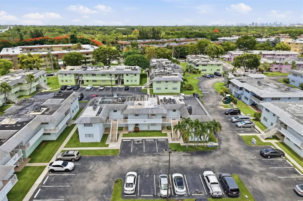 7680 SW 82nd St #H121 Miami, FL 33143