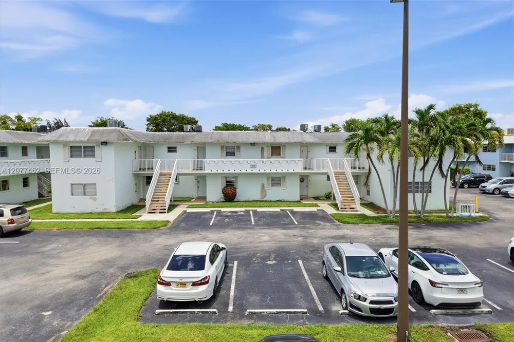 7680 SW 82nd St #H121 Miami, FL 33143