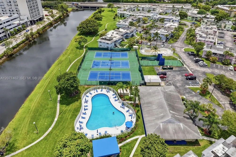7680 SW 82nd St #H121 Miami, FL 33143
