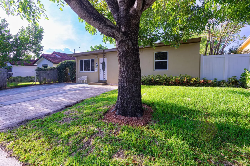 429 SUMMA STREET West Palm Beach, FL 33405