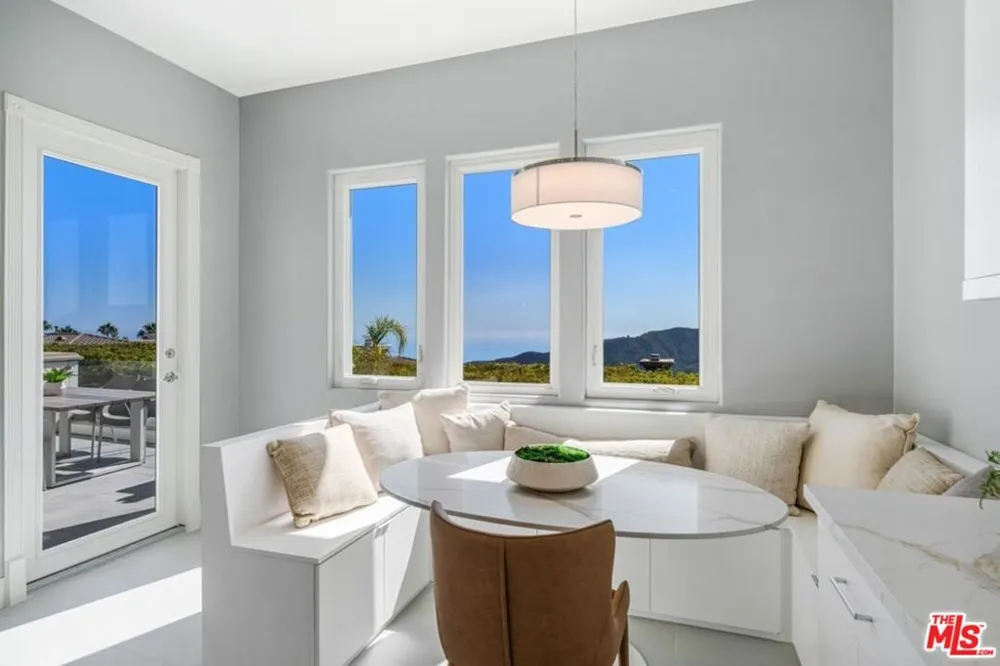 16610 Calle Brittany Pacific Palisades, CA 90272