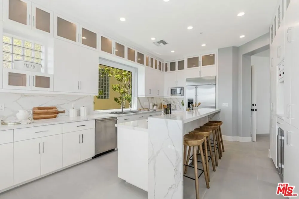 16610 Calle Brittany Pacific Palisades, CA 90272
