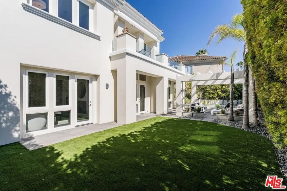 16610 Calle Brittany Pacific Palisades, CA 90272