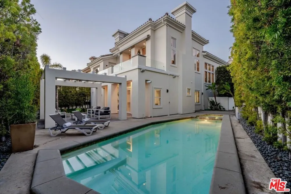 16610 Calle Brittany Pacific Palisades, CA 90272