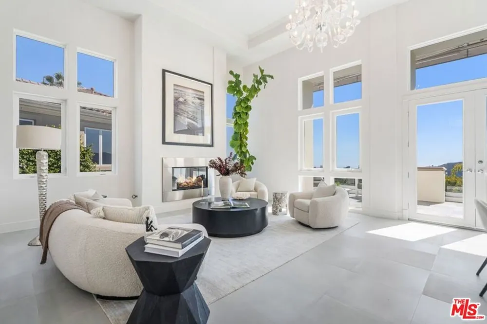 16610 Calle Brittany Pacific Palisades, CA 90272